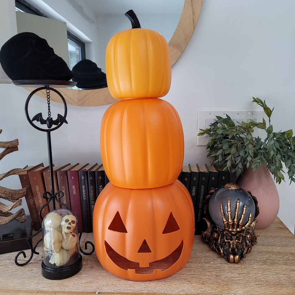 Set of 3 stacking pumpkins. Stores small. One side has a Jack-o-lantern face.